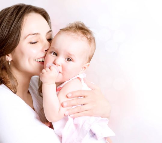 Nybliven mamma som genomgått behandling av Mummy tummy